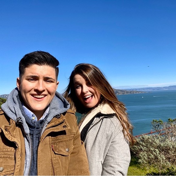 Meet your Posher, Kaitlin - Picture 2 of 5